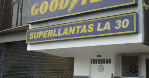 SUPER LLANTAS DE LA 30 SUPER LLANTAS DE LA 30